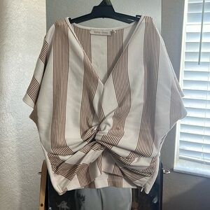 Brook twist top by Bishop & young  like new